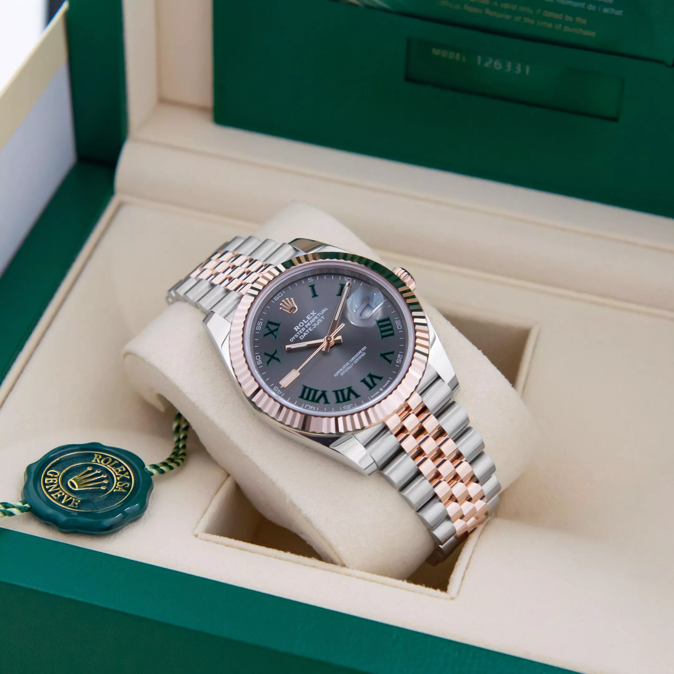 976215d5cdf038953a81fddca91f43c6.Wtc_Rolex_Datejust_-41_Wimbledon_Two_Tone_Jubilee_126334_top-1.webp