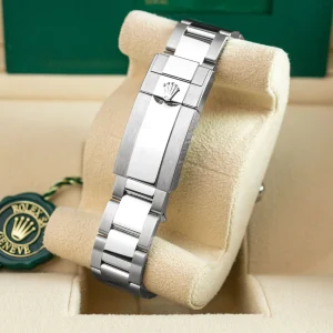 WTC_126710BLRO__Rolex_GMT_Master_II_Pepsi_Oyster_2021_Clasp-1.webp