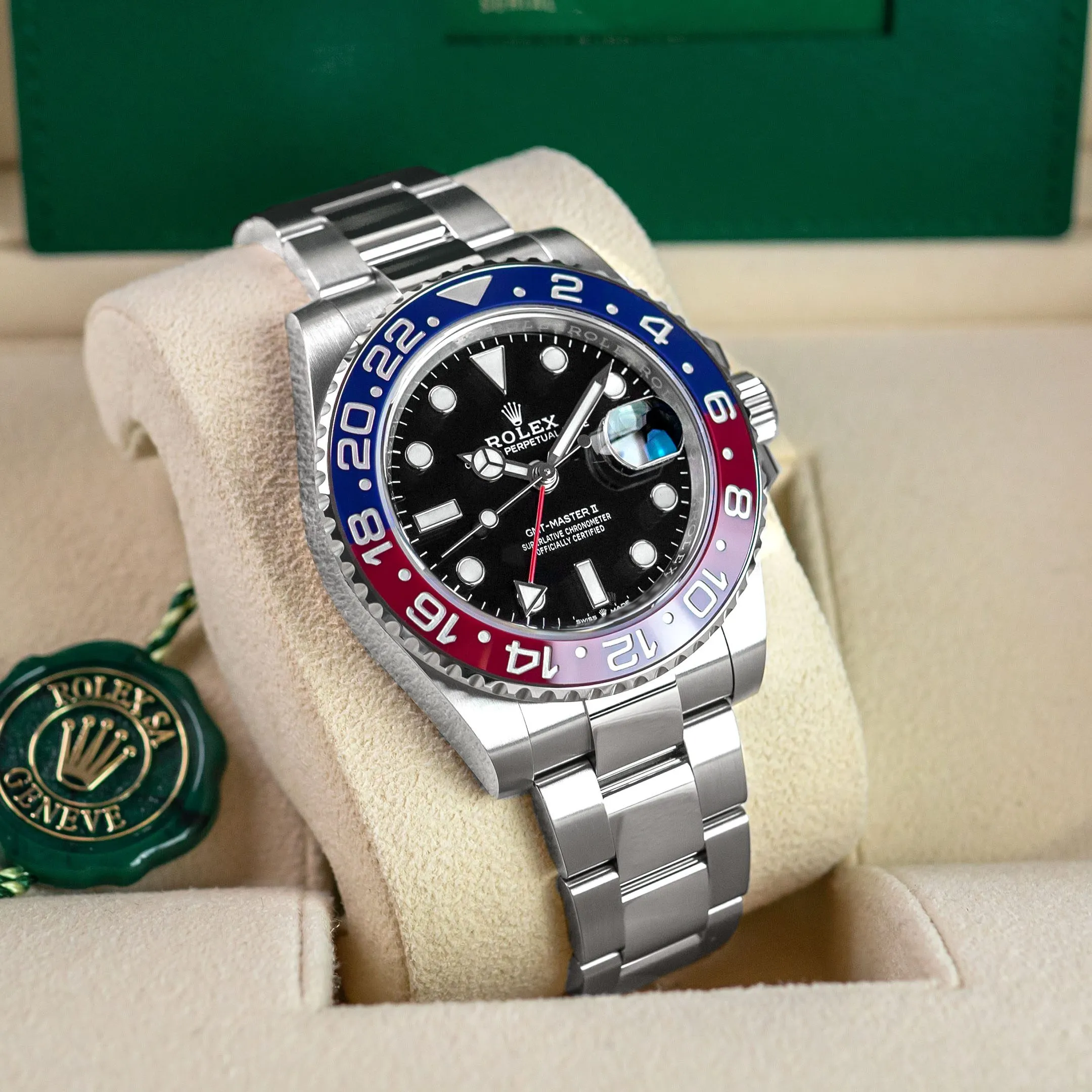 WTC_126710BLRO__Rolex_GMT_Master_II_Pepsi_Oyster_2021_Gallery_2-1.webp