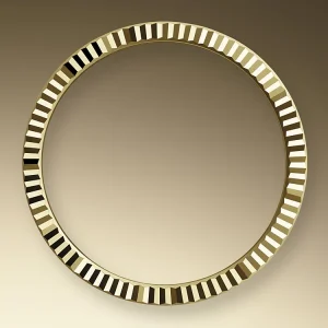 model-popin-background-yellow-gold-portrait-1-1.webp