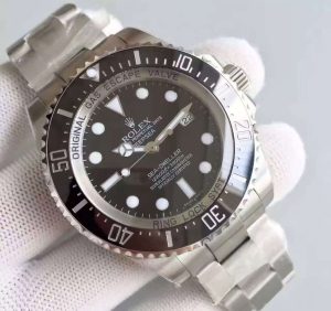 rolex-deapsea-sea-dweller-close-left-1.jpg