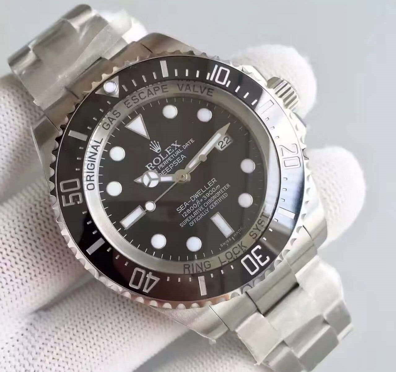 rolex-deapsea-sea-dweller-close-left-1.jpg